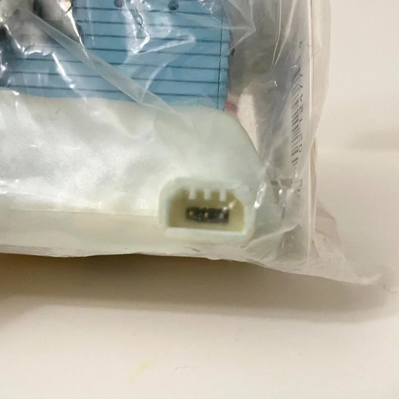 2009 Hallmark Ornament Light and Music Caroling Cottages Seasons  Greetings - Picture 12 of 16